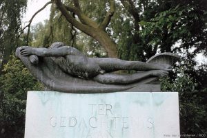 brielle_monument_voor_de_gevallenen-foto BvanBohemen-NIOD